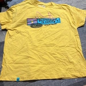 women’s medium dutch shirt